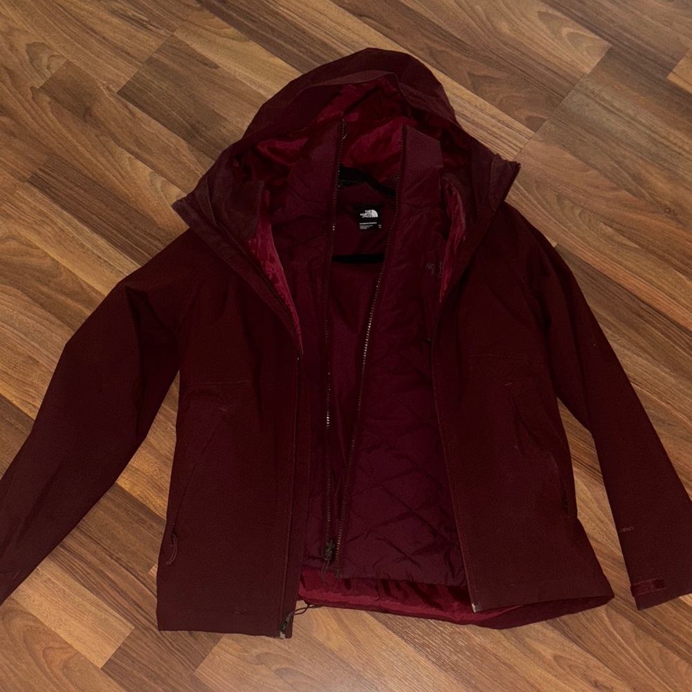 The North Face Women's Deep Red 2 in 1 Jacket | X Small